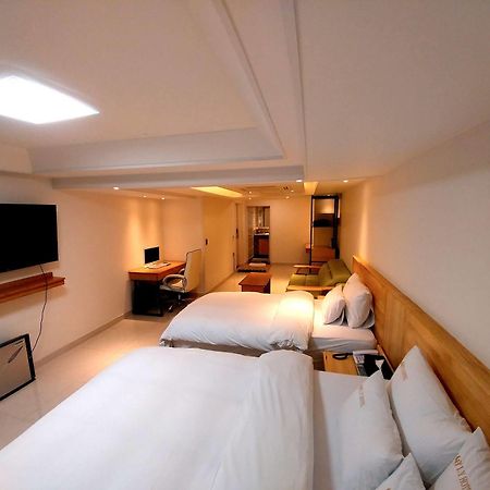 I.Y Hotel Suwon Bagian luar foto