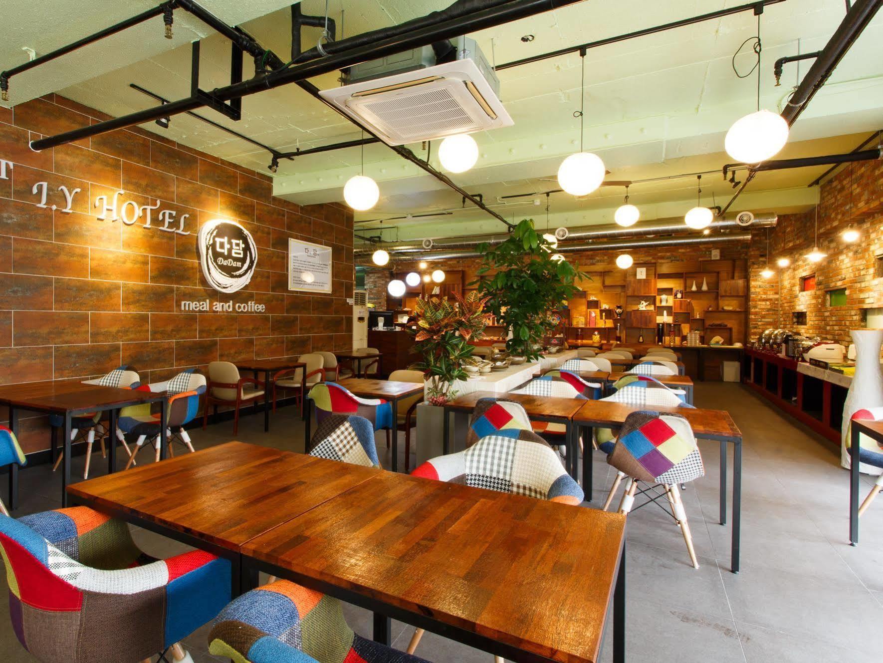 I.Y Hotel Suwon Bagian luar foto