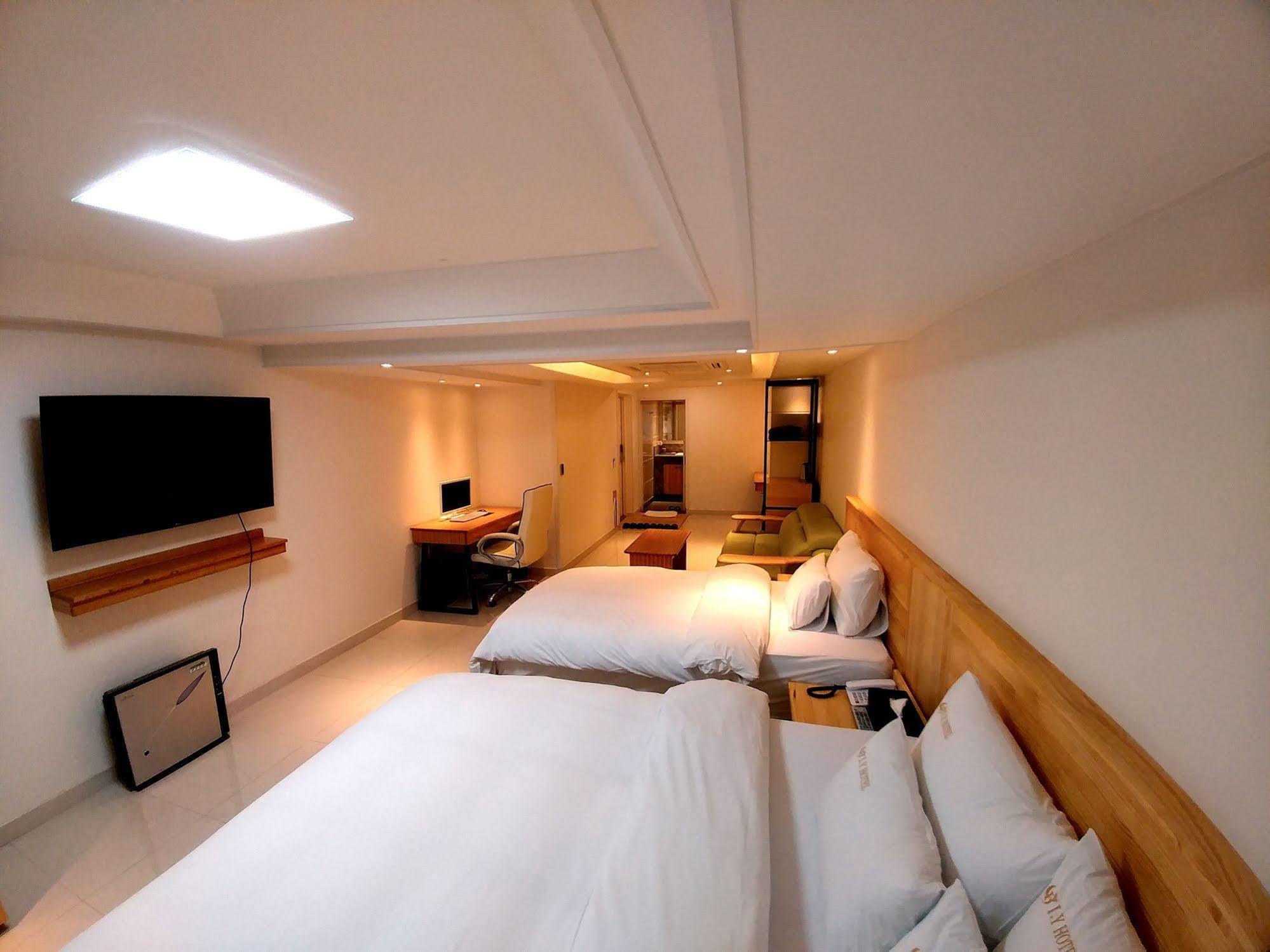 I.Y Hotel Suwon Bagian luar foto