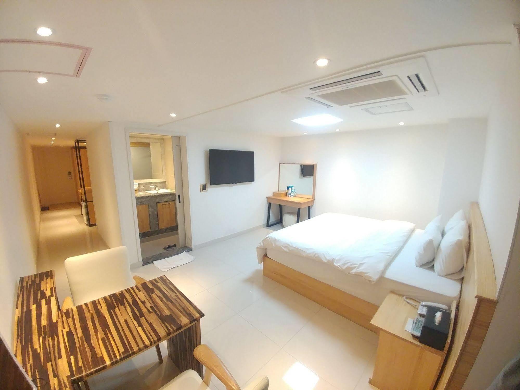 I.Y Hotel Suwon Bagian luar foto