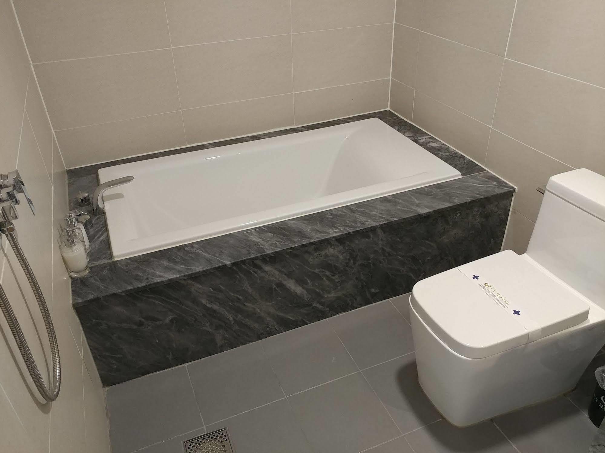 I.Y Hotel Suwon Bagian luar foto