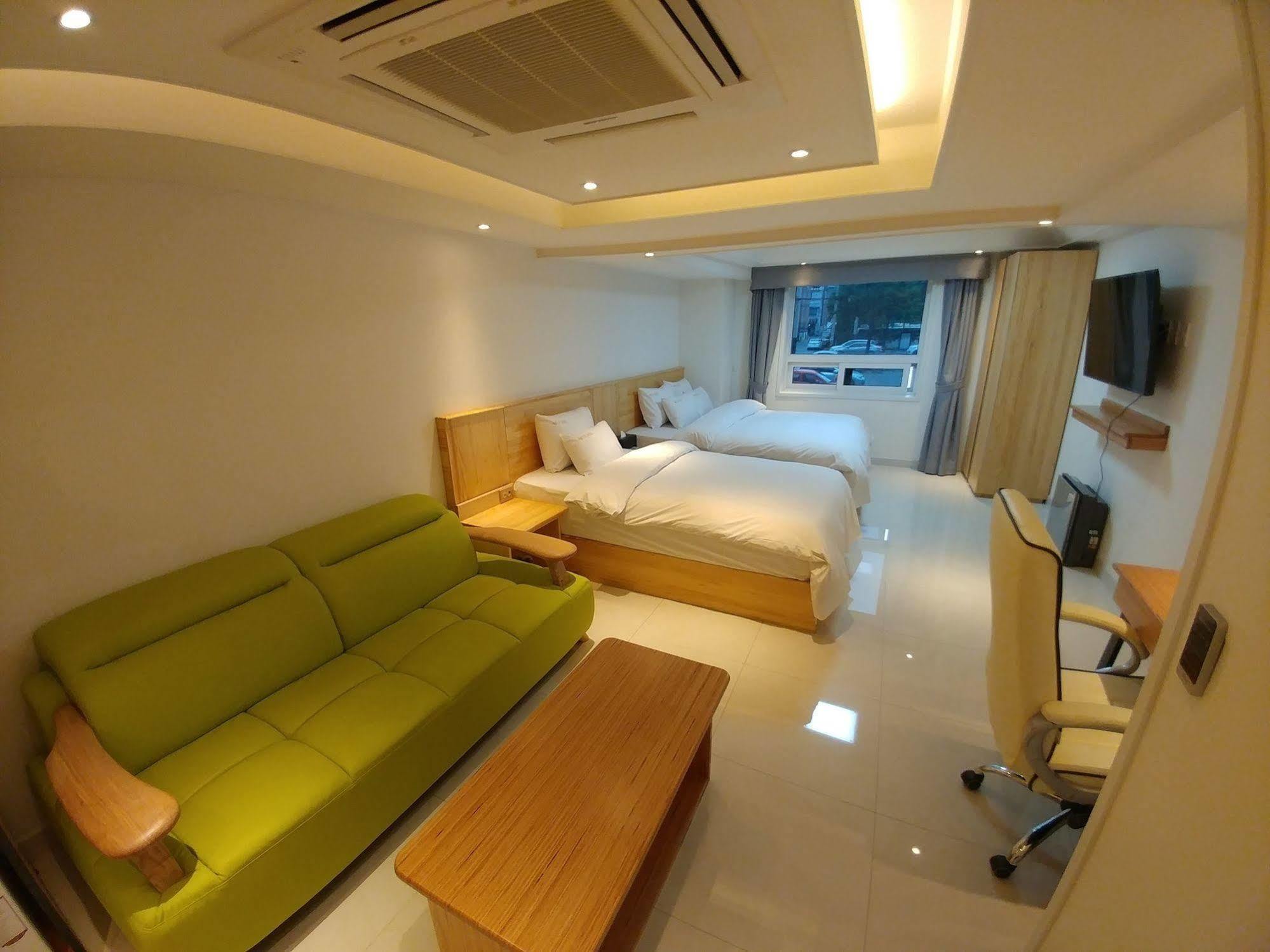 I.Y Hotel Suwon Bagian luar foto
