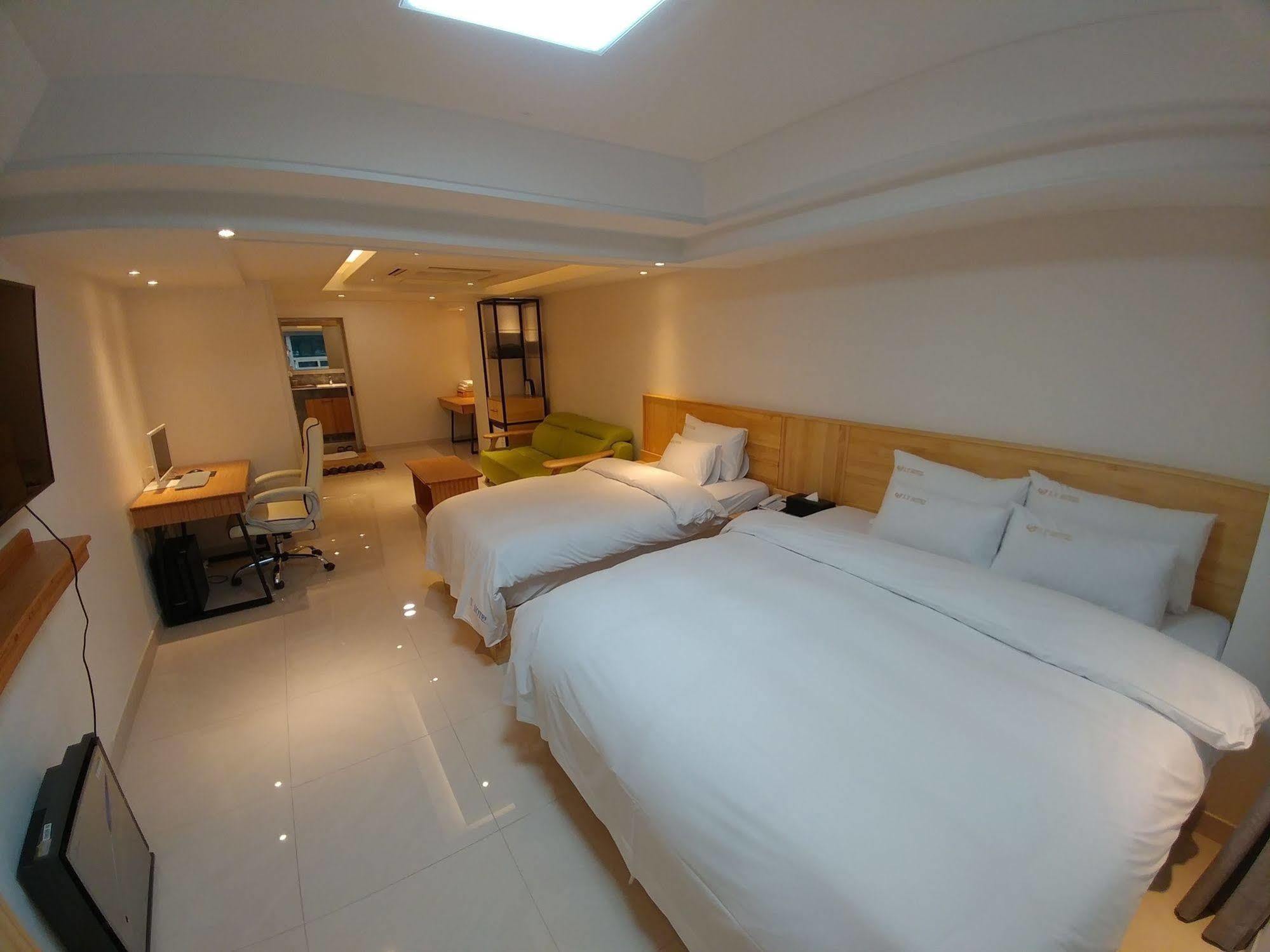 I.Y Hotel Suwon Bagian luar foto
