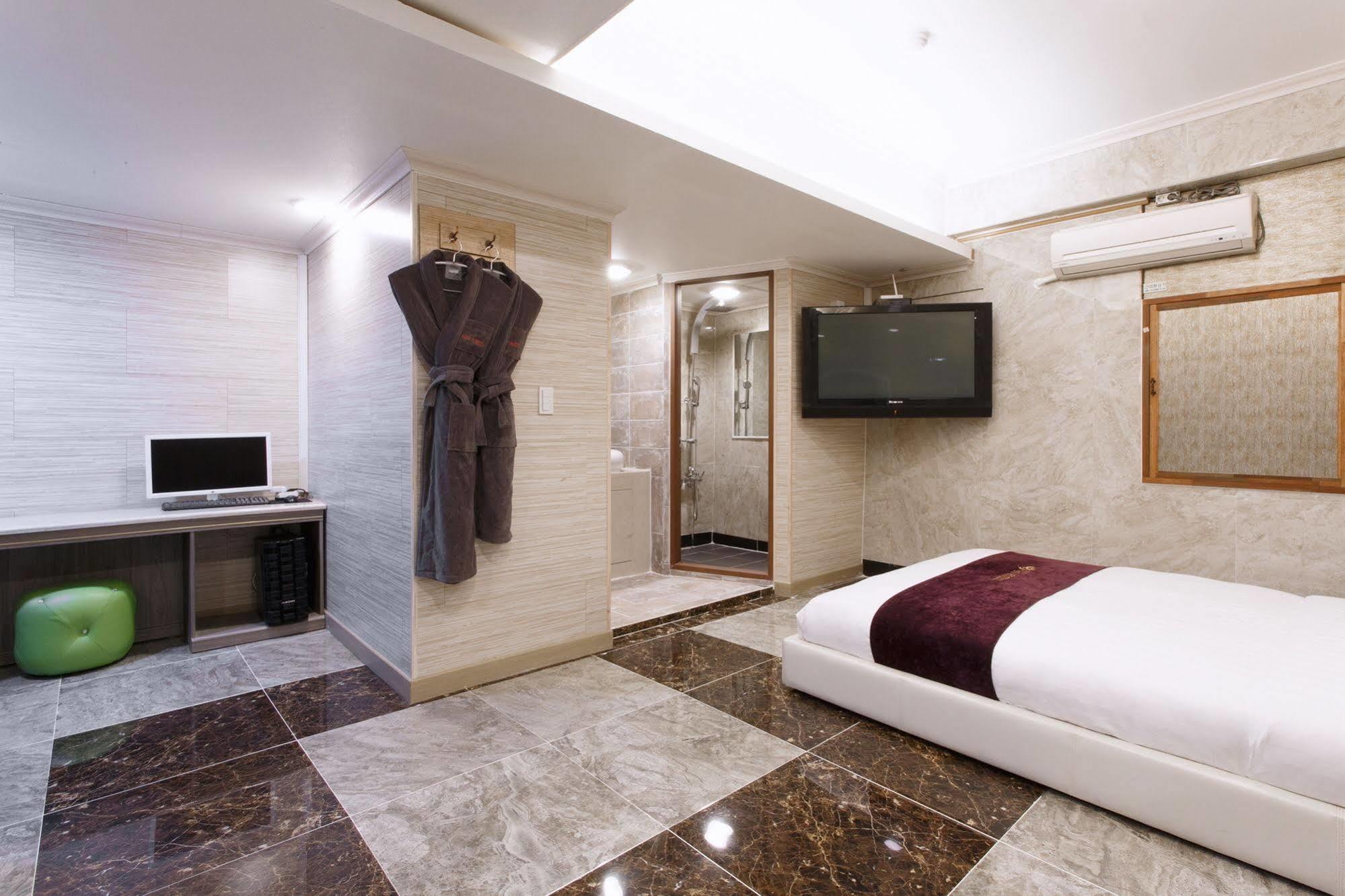 I.Y Hotel Suwon Bagian luar foto