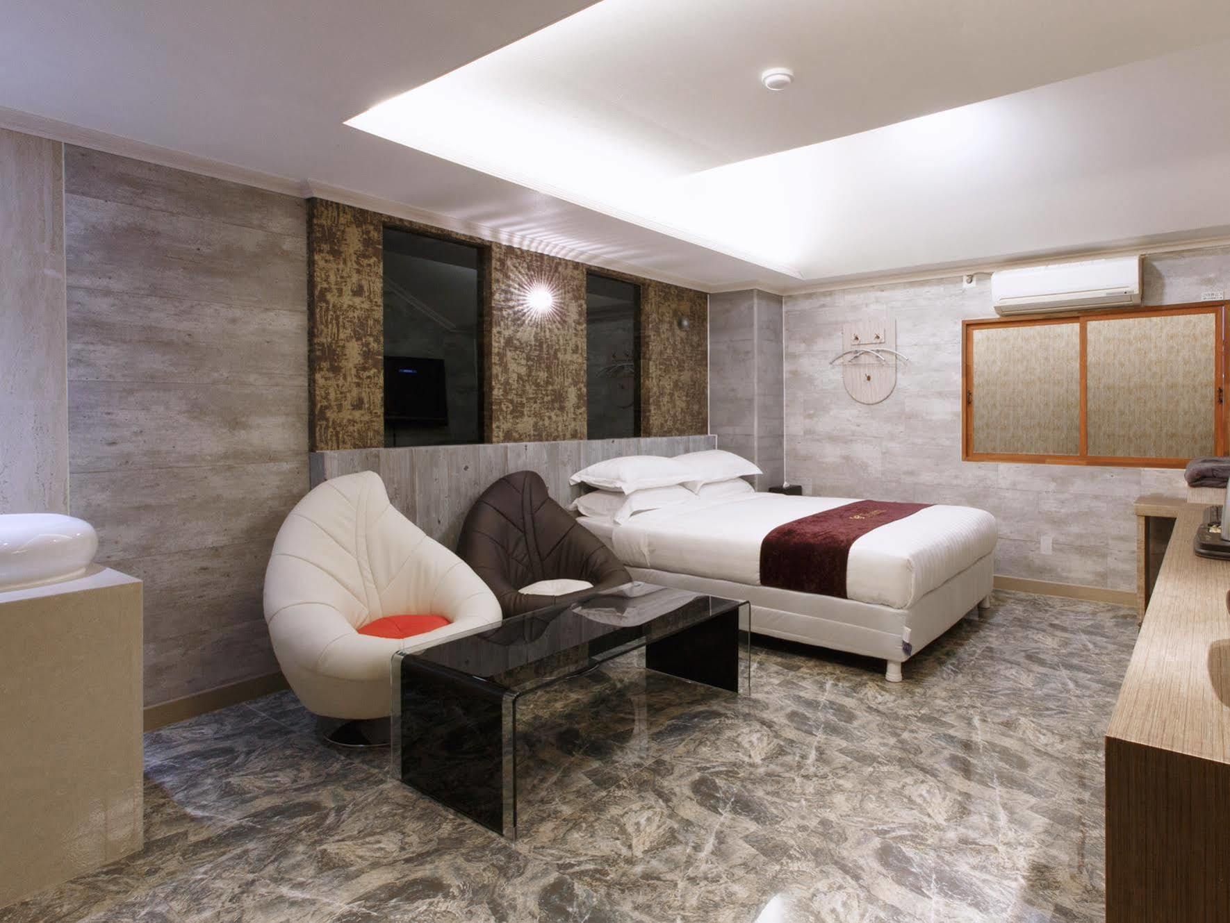 I.Y Hotel Suwon Bagian luar foto