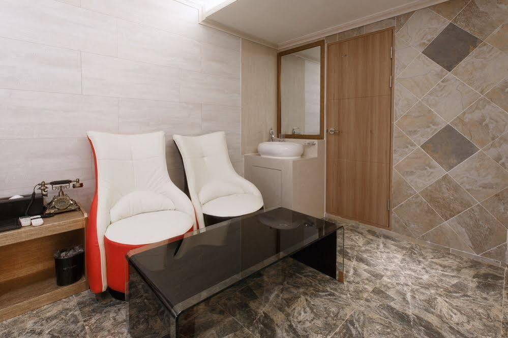 I.Y Hotel Suwon Bagian luar foto