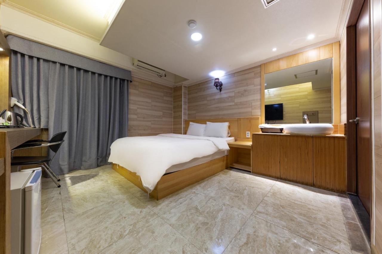 I.Y Hotel Suwon Bagian luar foto