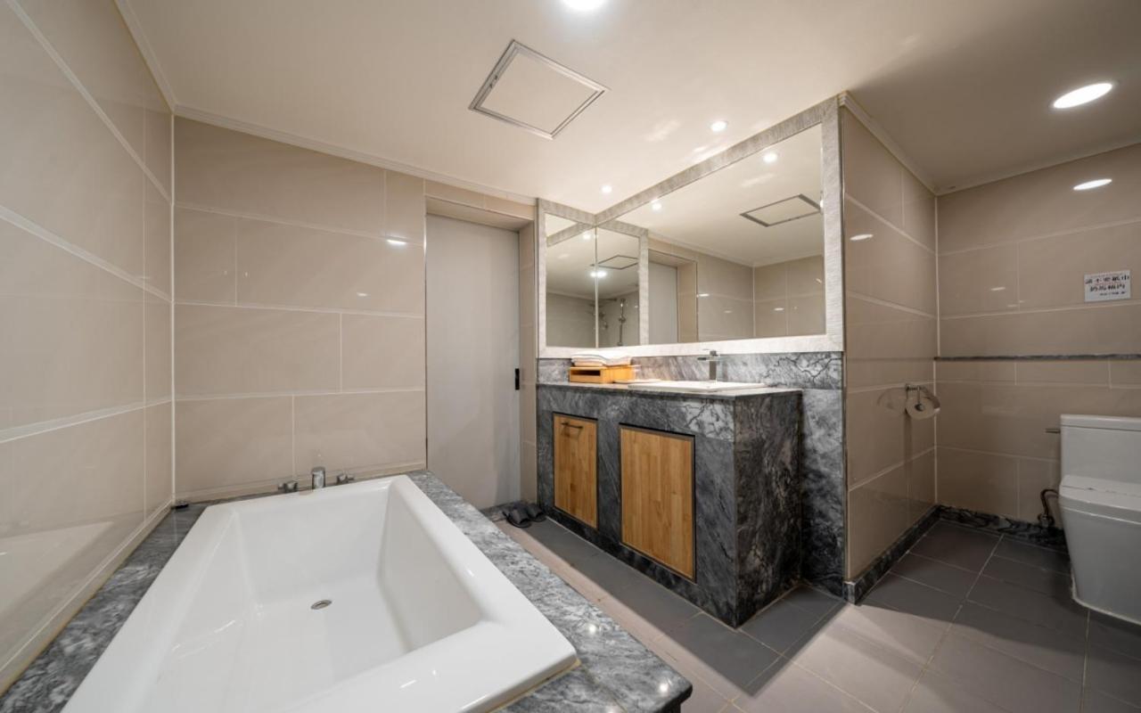 I.Y Hotel Suwon Bagian luar foto