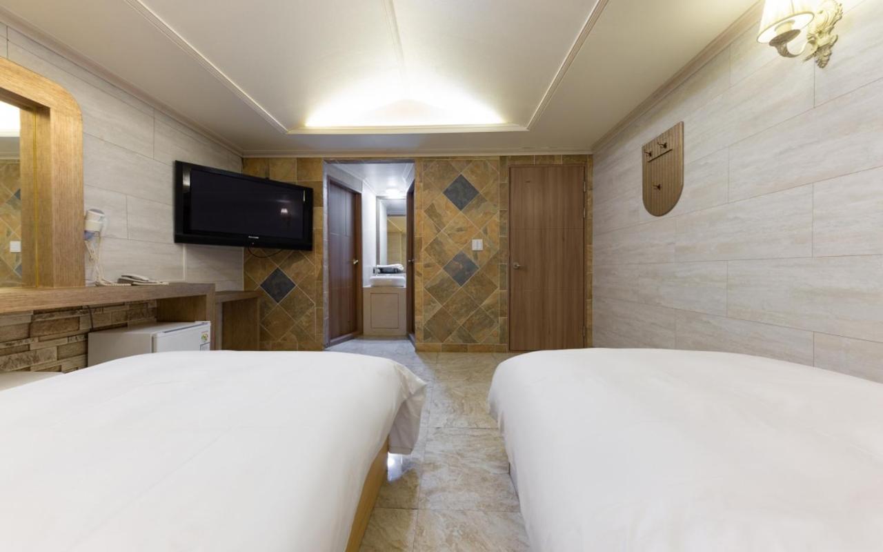 I.Y Hotel Suwon Bagian luar foto